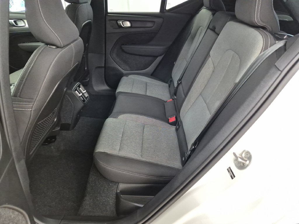 Used 2025 Volvo XC40 B5 Core AWD/4WD image 27