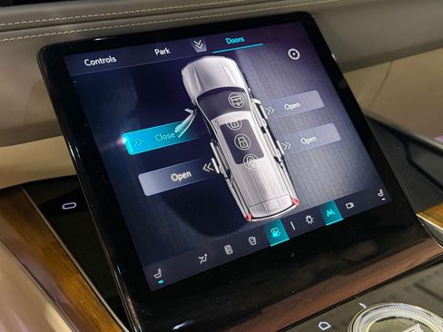 Certified 2025 Cadillac Escalade ESV Sport Platinum w/ LPO, ONYX Package AWD/4WD image 39