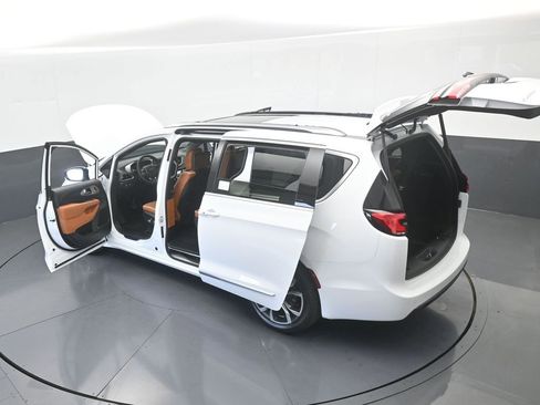 New 2026 Chrysler Pacifica Pinnacle image 28