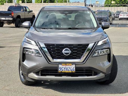 Used 2023 Nissan Rogue SV FWD image 2