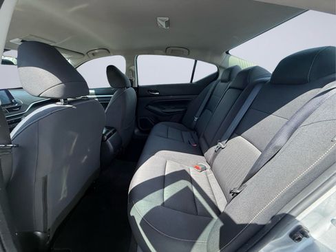 Used 2022 Nissan Altima 2.5 SV FWD image 16