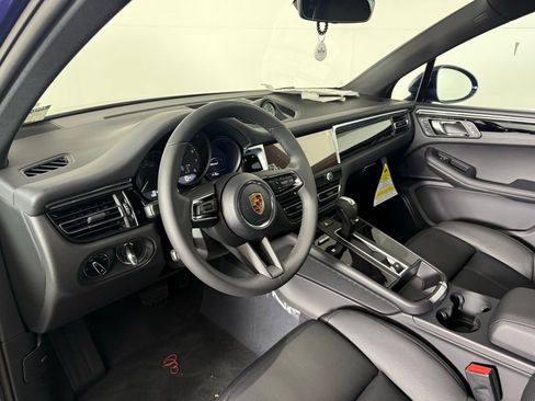 New 2026 Porsche Macan image 4