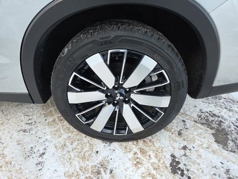 Used 2025 Mitsubishi Outlander SE image 10