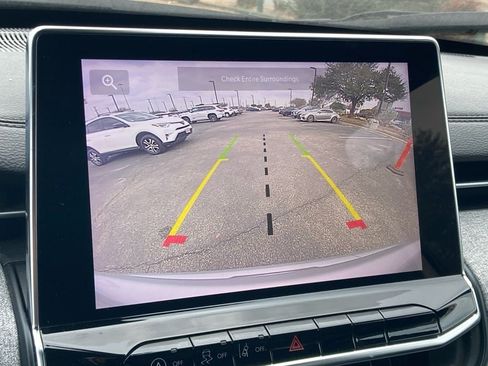 Used 2024 Jeep Compass Latitude image 19