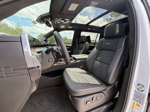 New 2026 Cadillac Escalade ESV Platinum Sport w/ LPO, ONYX Package AWD/4WD image 5