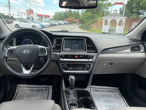 Used 2019 Hyundai Sonata Limited w/ Ultimate Package 02 FWD image 13