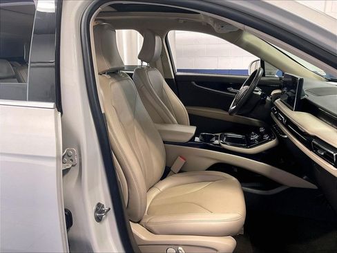 Used 2022 Lincoln Nautilus Reserve AWD/4WD image 11