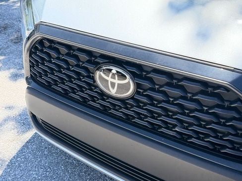 Used 2023 Toyota Corolla Cross L FWD image 3