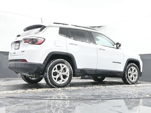 Used 2024 Jeep Compass Latitude image 47