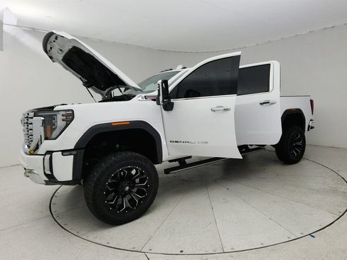 Used 2024 GMC Sierra 2500 Denali w/ Denali Reserve Package AWD/4WD image 10