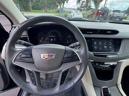 Used 2018 Cadillac XT5 Premium Luxury FWD image 6