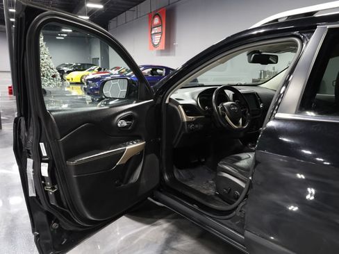 Used 2018 Jeep Cherokee Limited AWD/4WD image 9