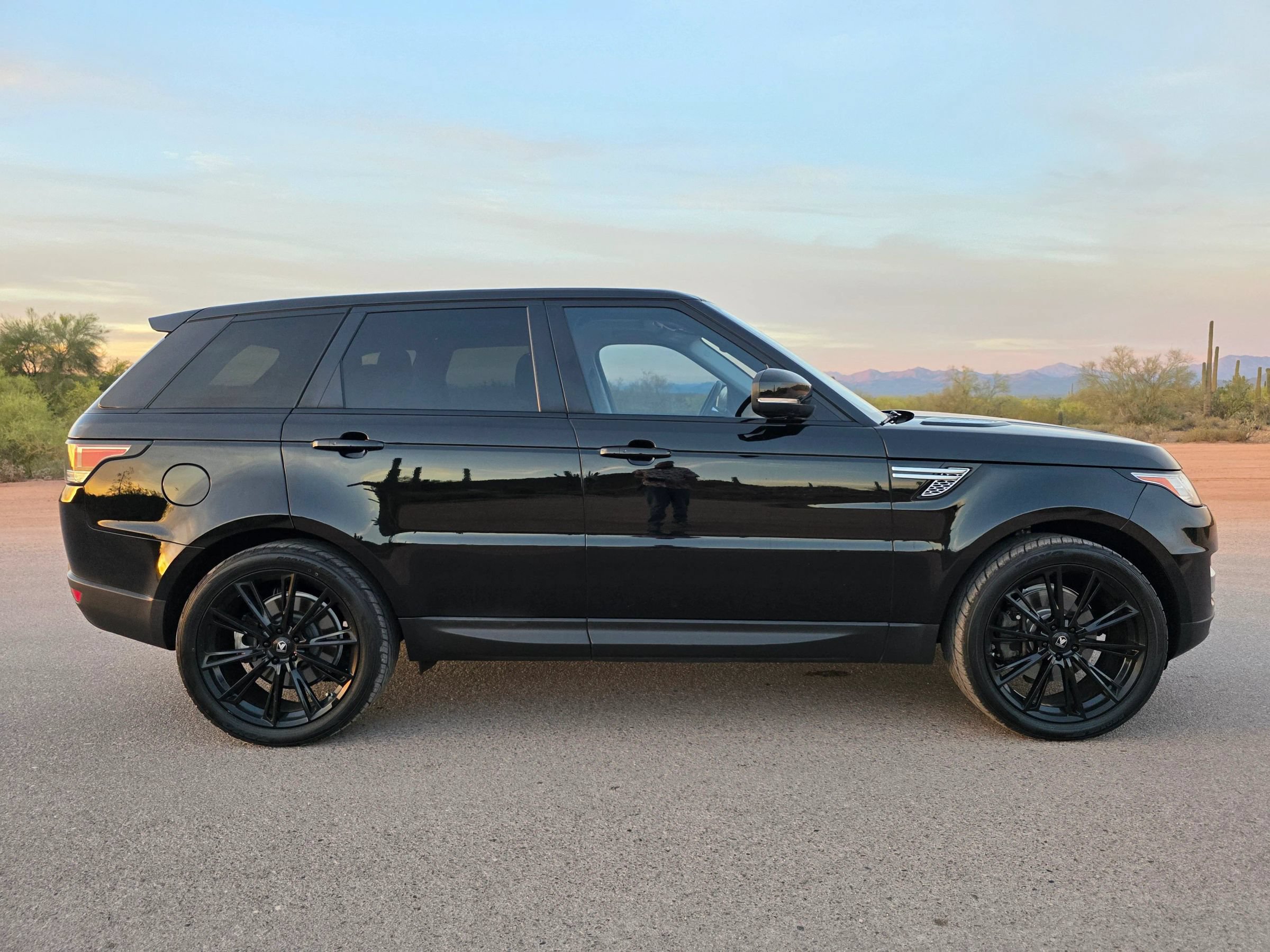 Used 2017 Land Rover Range Rover Sport HSE AWD/4WD image 6