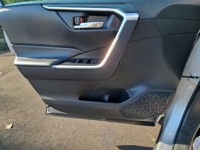 Used 2024 Toyota RAV4 XLE AWD/4WD image 25
