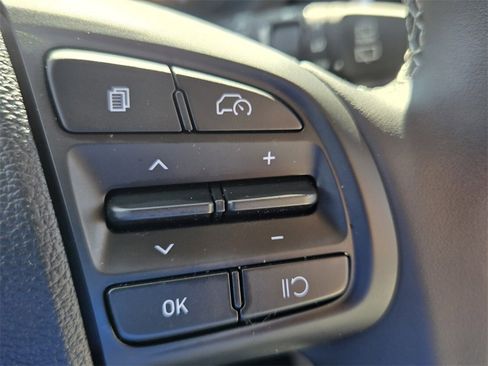 Certified 2025 Hyundai Venue SEL image 26