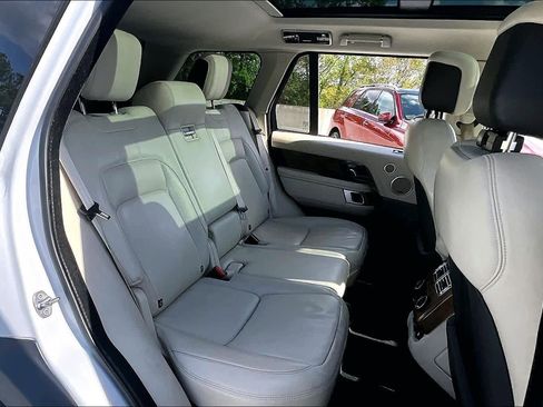 Used 2019 Land Rover Range Rover HSE image 18