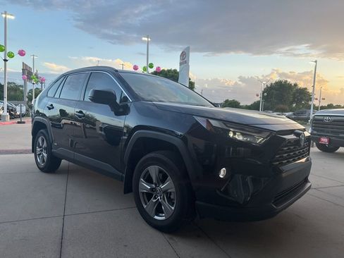 Used 2025 Toyota RAV4 LE image 12