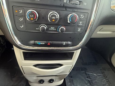 Used 2019 Dodge Grand Caravan SE image 29