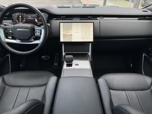 Certified 2025 Land Rover Range Rover Long Wheelbase SE AWD/4WD image 4