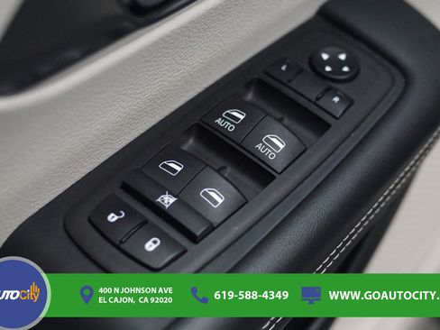 Used 2024 Chrysler Pacifica Limited FWD image 18