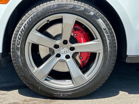 Certified 2023 Porsche Macan S AWD/4WD image 27
