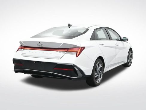 Used 2025 Hyundai Elantra Limited FWD image 5
