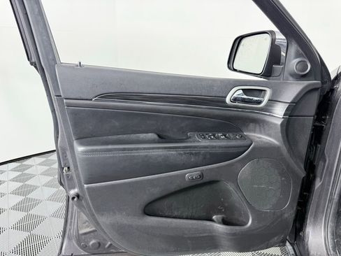 Used 2019 Jeep Grand Cherokee Limited w/ Luxury Group II image 9