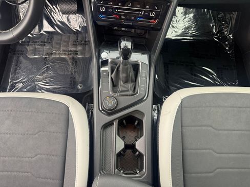 Used 2025 Volkswagen Taos SE image 41