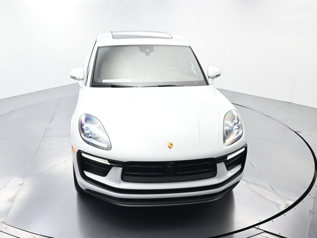 Certified 2026 Porsche Macan AWD/4WD image 43