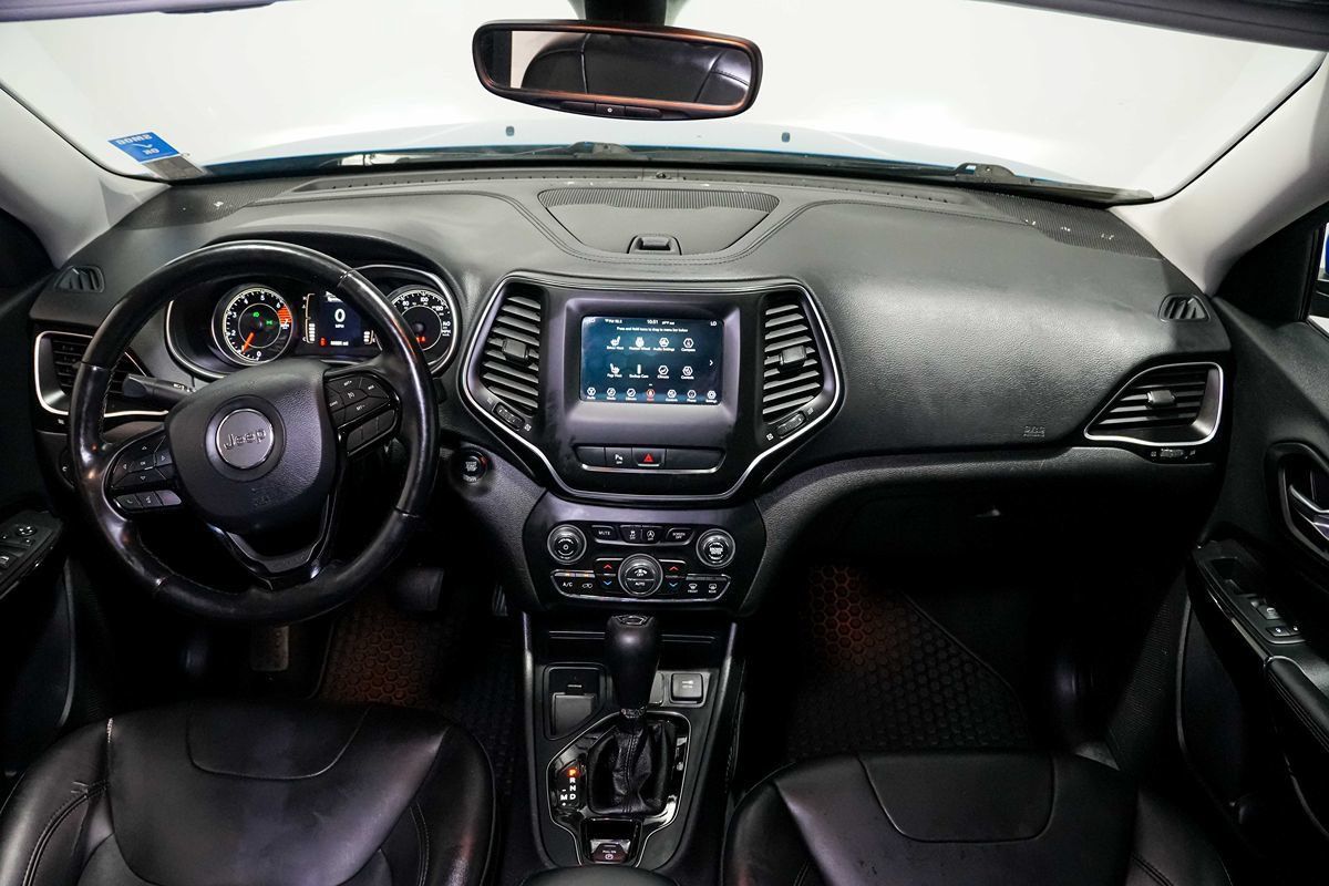Used 2020 Jeep Cherokee Latitude Plus FWD image 24