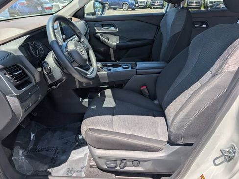 Used 2023 Nissan Rogue SV AWD/4WD image 16