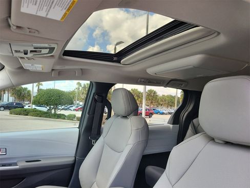 New 2026 Toyota Sienna XLE image 19