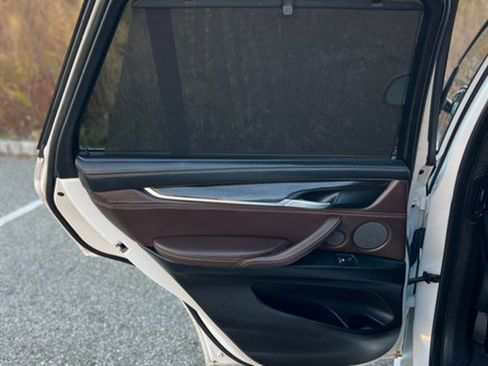 Used 2017 BMW X5 xDrive40e image 24