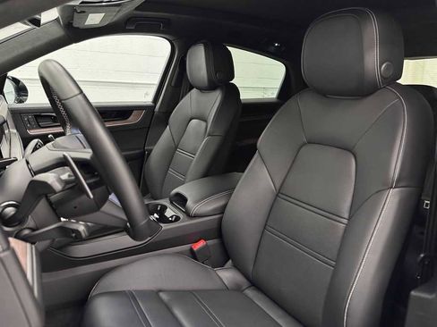 Used 2024 Porsche Cayenne Turbo image 13
