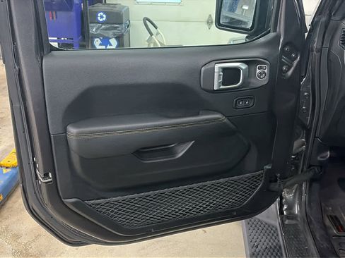 Used 2021 Jeep Wrangler Unlimited Sahara image 5