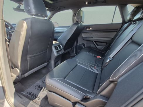 Used 2022 Volkswagen Atlas Cross Sport SE FWD image 16