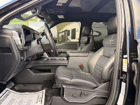 Used 2025 Ford F350 Platinum w/ Tremor Off-Road Package AWD/4WD image 9