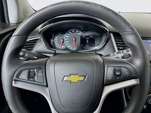 Used 2018 Chevrolet Trax LT w/ LT Convenience Package FWD image 12