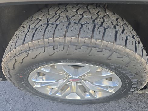 Used 2022 GMC Sierra 1500 SLT w/ SLT Premium Package image 11