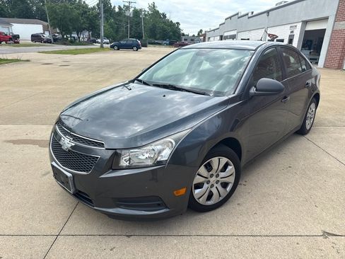 Used 2013 Chevrolet Cruze LS FWD image 1