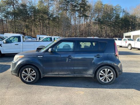 Used 2015 Kia Soul + image 8