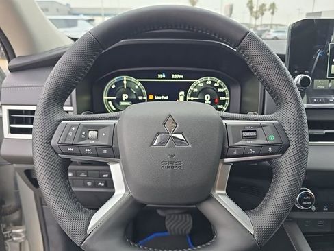 New 2025 Mitsubishi Outlander SEL image 14