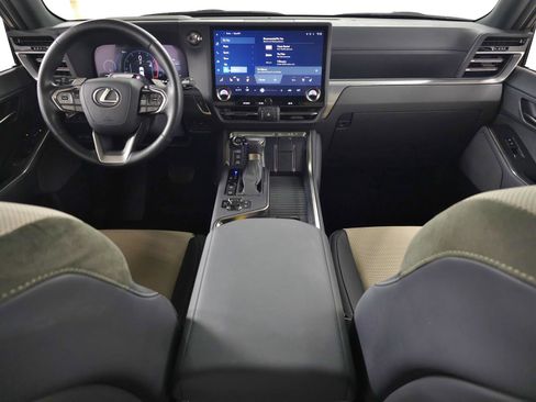 Used 2025 Lexus GX 550 AWD/4WD image 15