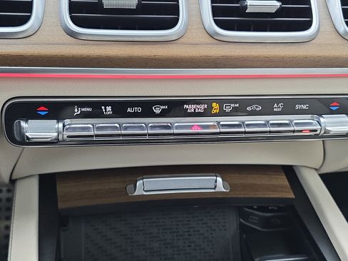 Certified 2023 Mercedes-Benz GLS 580 4MATIC image 25