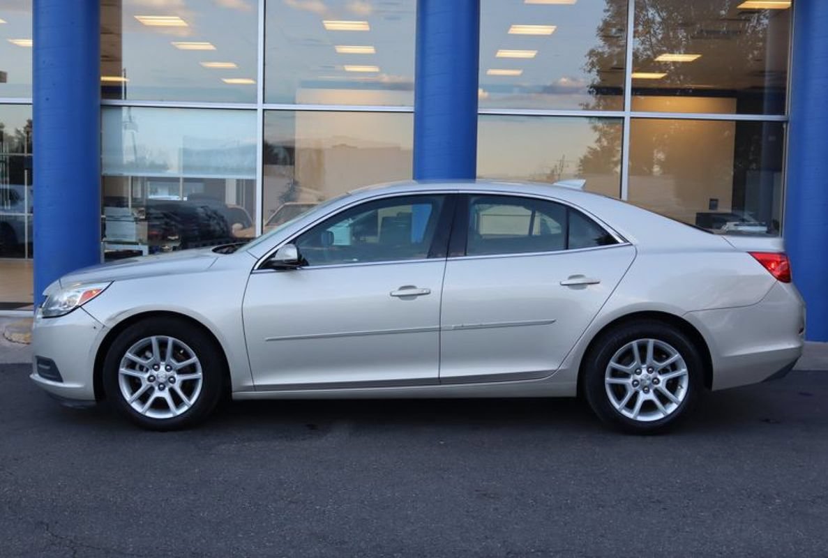 Used 2016 Chevrolet Malibu LT w/ Power Convenience Package FWD image 2