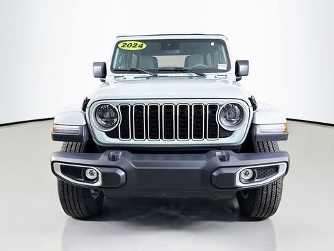 Used 2024 Jeep Wrangler Unlimited Sahara AWD/4WD image 2