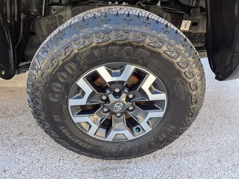 Used 2023 Toyota Tacoma TRD Off-Road image 9