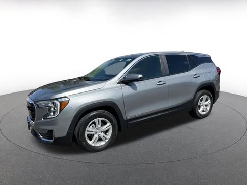 Used 2024 GMC Terrain SLE image 8