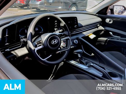 Used 2024 Hyundai Elantra SE FWD image 9