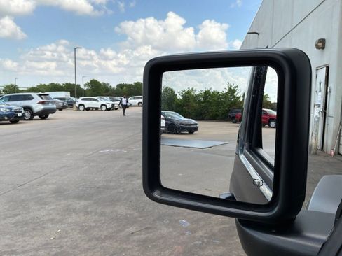 Used 2025 Jeep Wrangler Sport S image 15